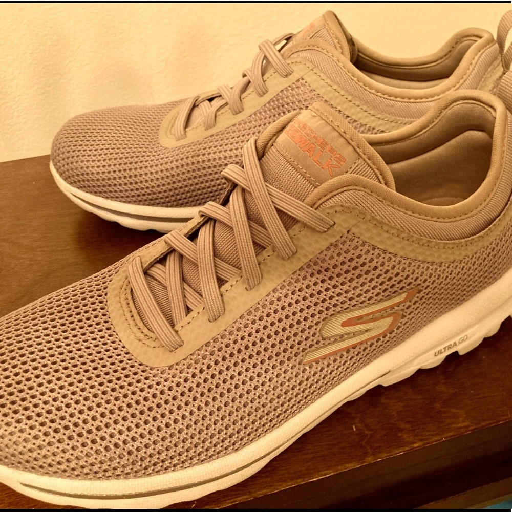 Sketchers go walk sneakers